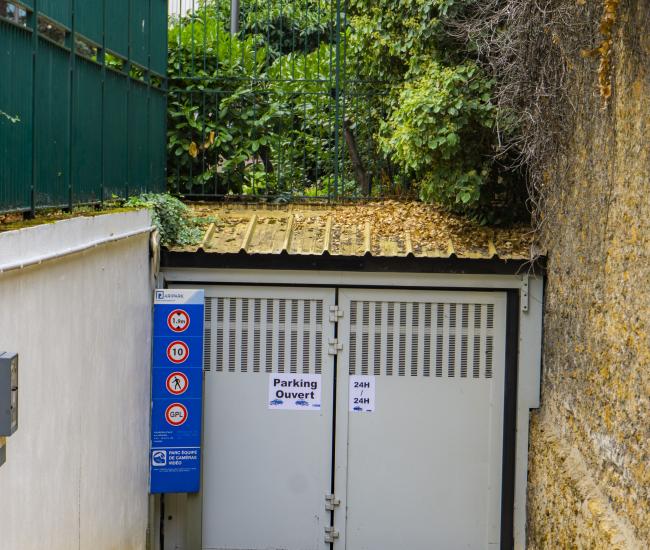 Entrée 25 rue Geoffroy Saint Hilaire Parking Jardin des Plantes